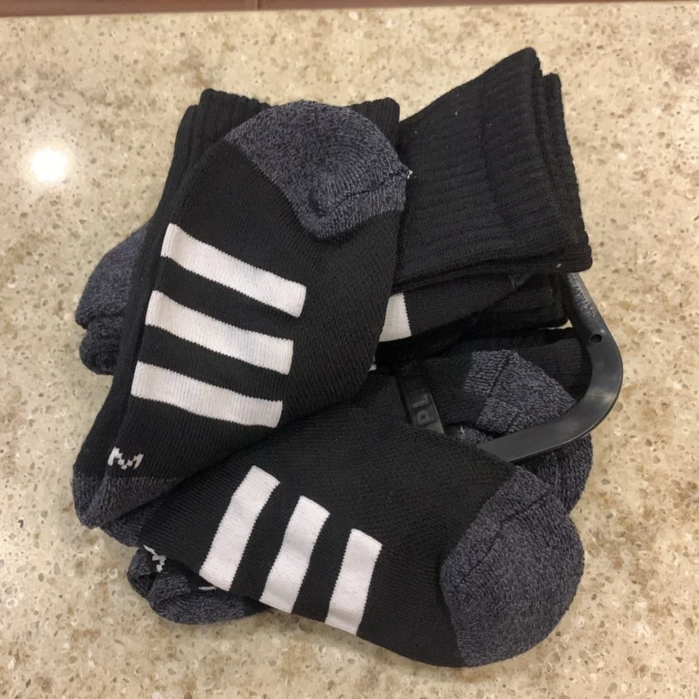 NWOT Youth Black/White Crew Socks - Pack of 5 - Size Medium